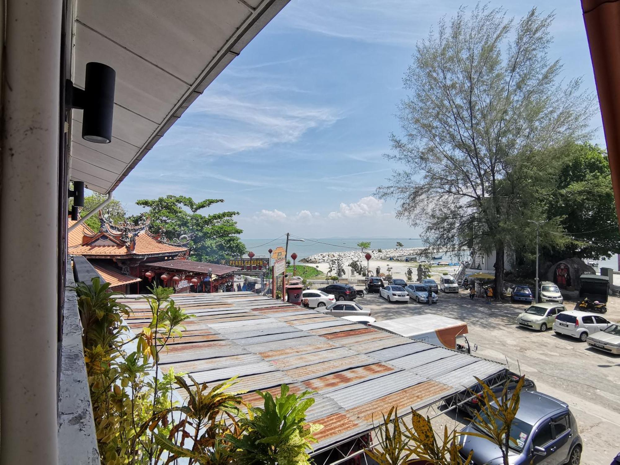 Готель 8 Boutique By The Sea Tanjung Tokong Екстер'єр фото